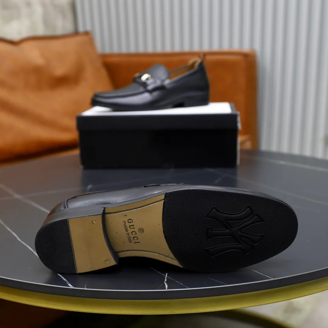 Men's shoes: 250🙅‍♂️🙅‍♂️🙅‍♂️Niuli Brand: GUCCI Size: 38-44 (45 can be customized) Level: Counter classic Material: Original soft cowhide upper Comfortable cowhide lining Original lightweight outsole Style category: Business casual footwear Driving leather shoes Color: Actual picture color